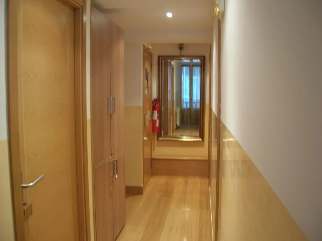 Pension San Vicente San Sebastián 3*,  Spagna